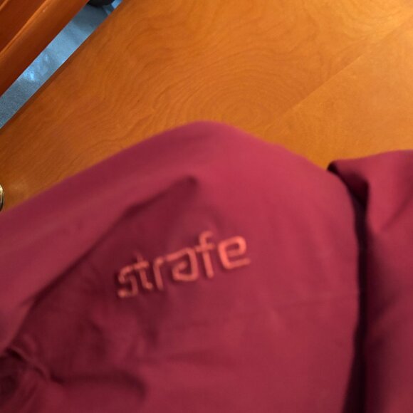 Strafe Water Resistant Hooded Ski Jacket Woman's - Picture 9 of 15